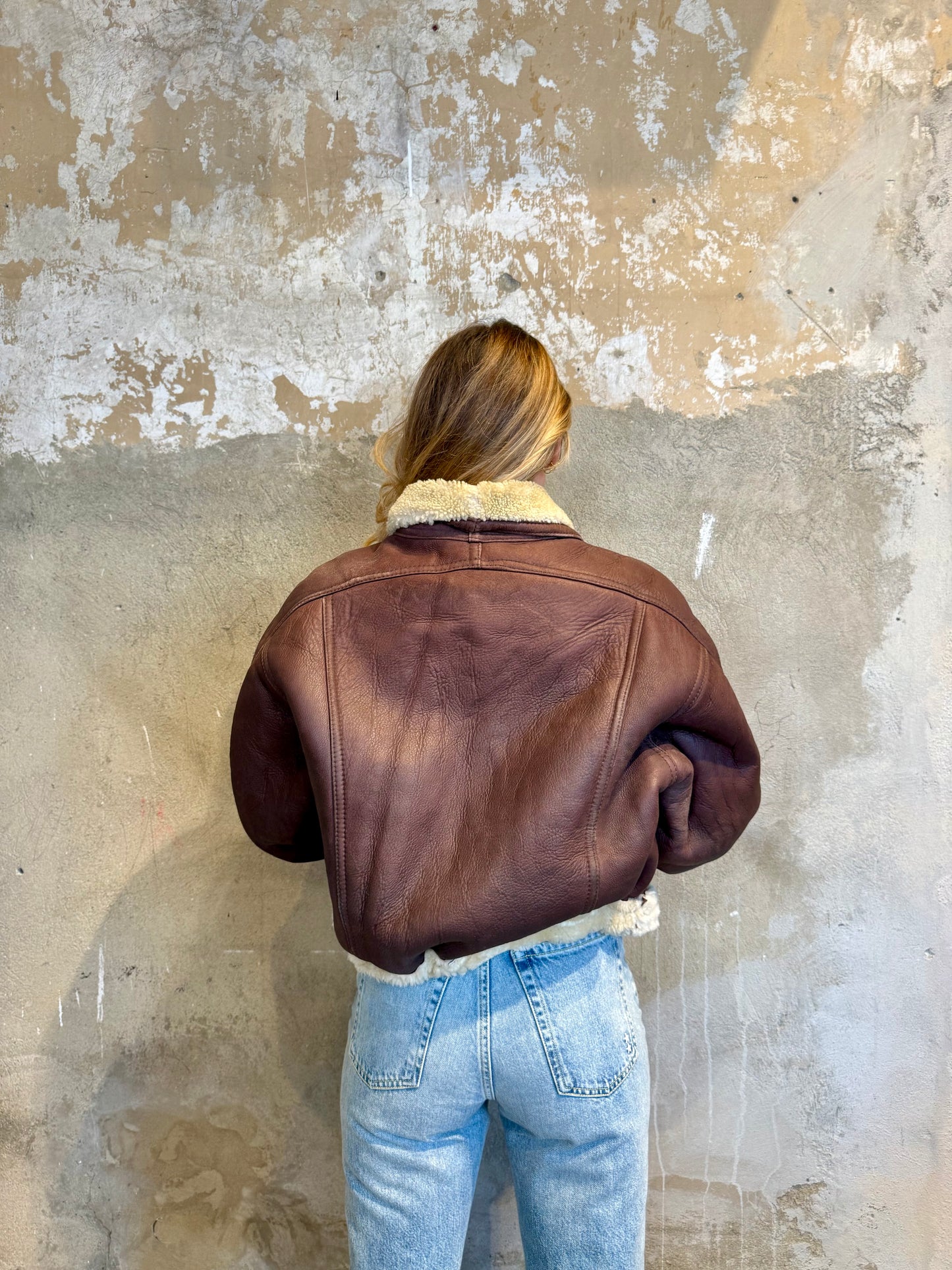 Montone crop pelle marrone