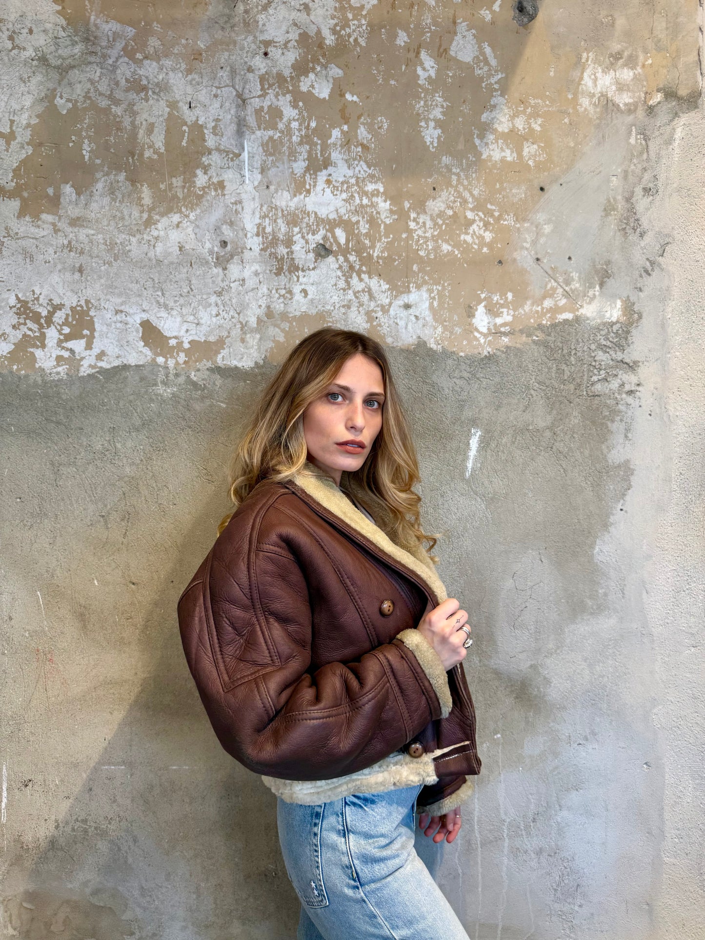 Montone crop pelle marrone
