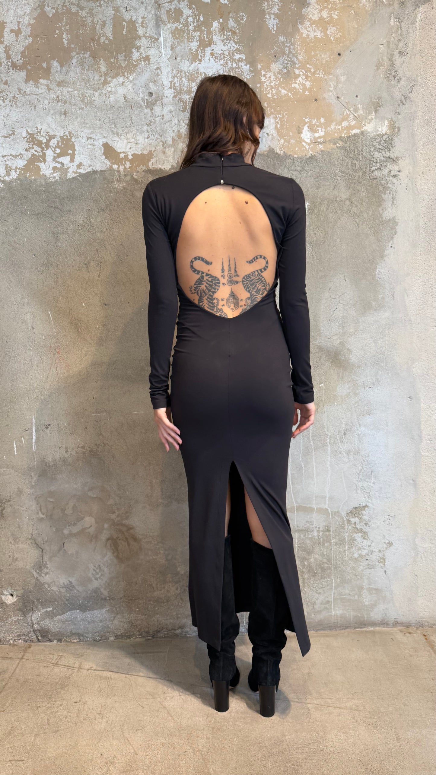 Backless dress