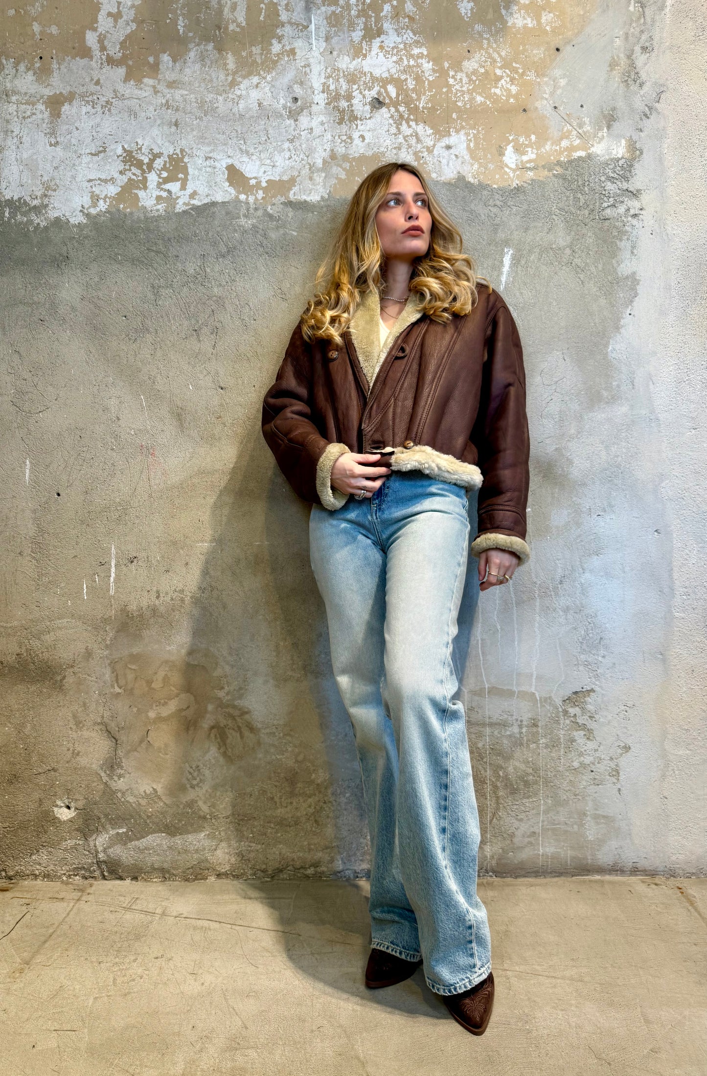 Montone crop pelle marrone