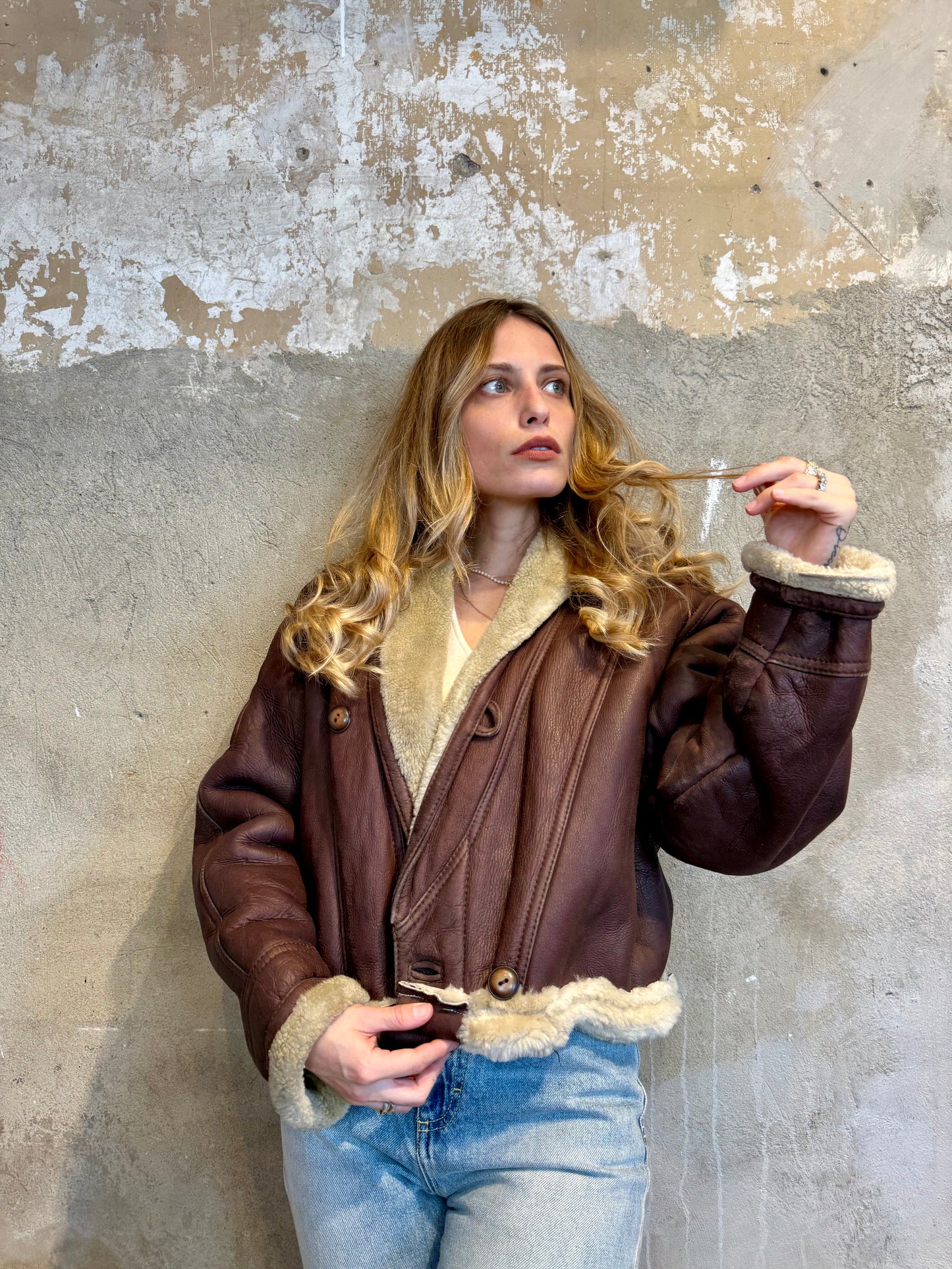Montone crop pelle marrone